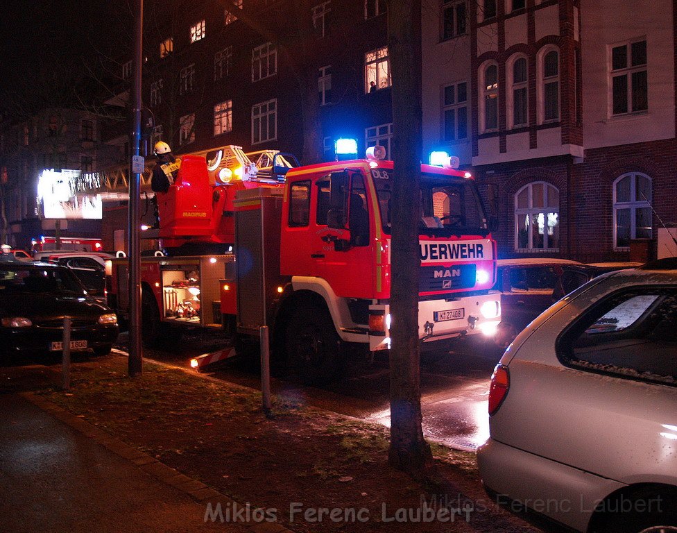 Feuer 3 Dachstuhlbrand Koeln Muelheim Gluecksburgstr P023.JPG